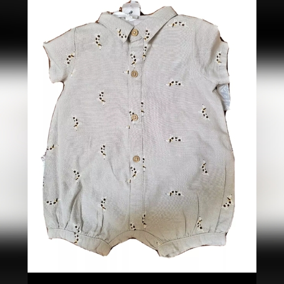 🆕Tommy Bahama 3 pc Baby Boy Romper Set w/ Hat & Shoes Dog Print Size 3-6 Mos. - Picture 2 of 6